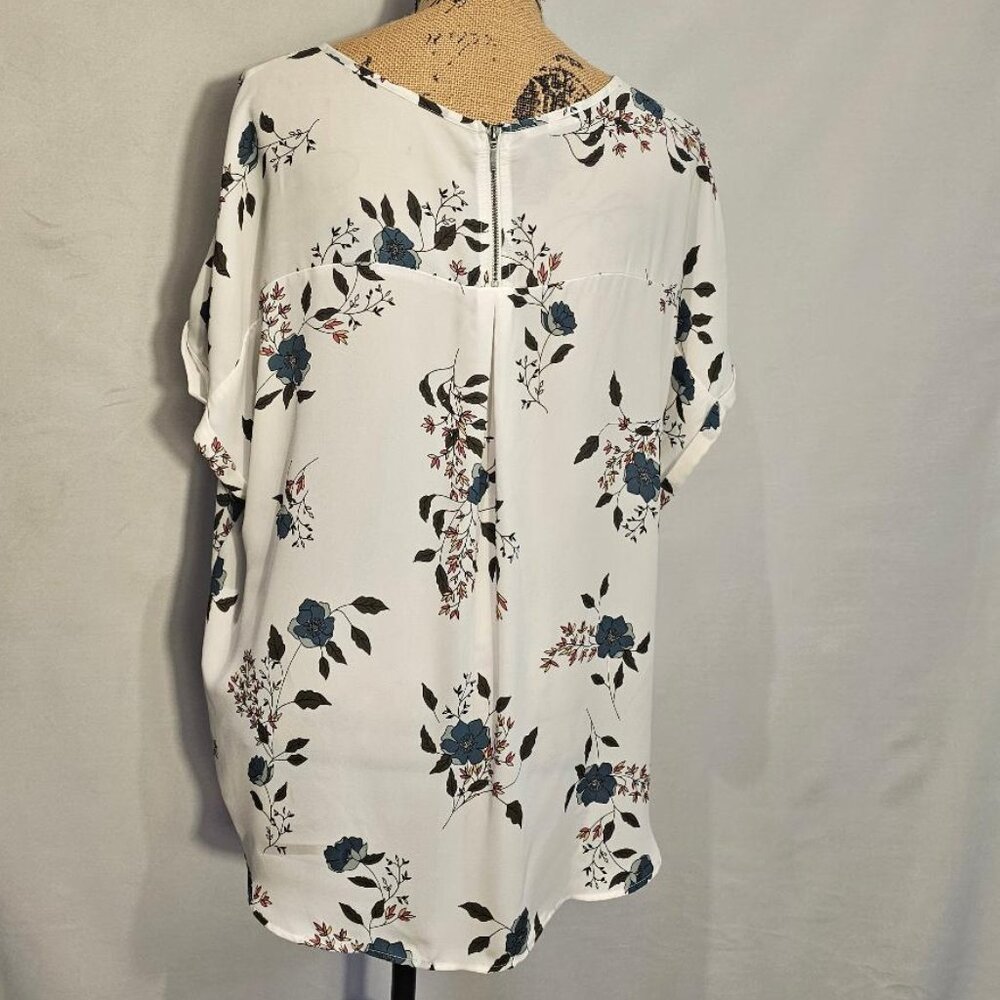 Maurices Women's Multicolor Floral Blouse Size 1X - Picture 2 of 5